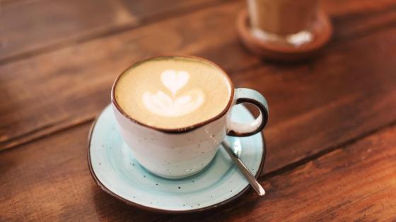 مزايا الحليب في القهوة.. يمنع التهاب الخلايا المناعية.. تعرف علي التفاصيل؟!!